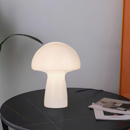 RetroGlow – Charmante Tischlampe im Vintage-Pilzdesign