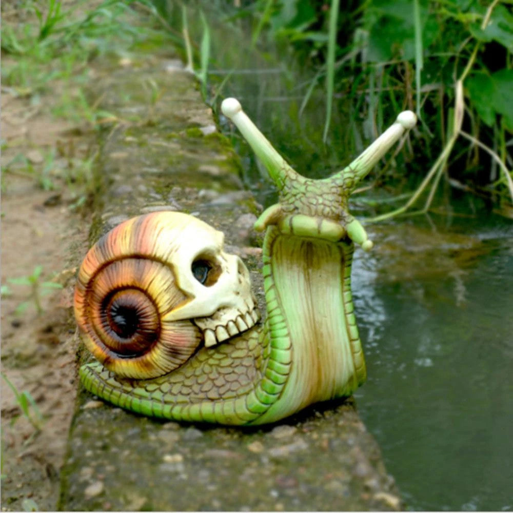 Skull Snail Figur - Gotische Kunst für Ihre Sammlung!