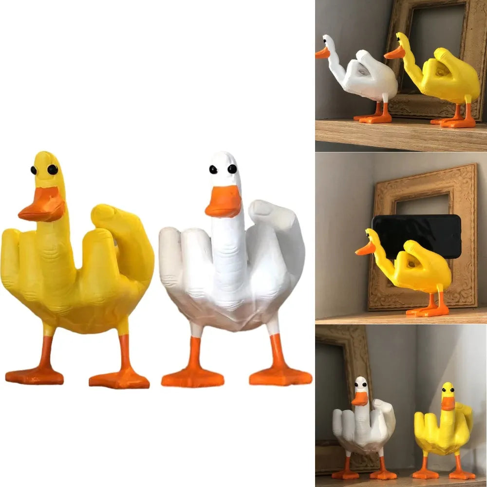 Handgefertigte Entenfigur mit erhobenem Mittelfinger
