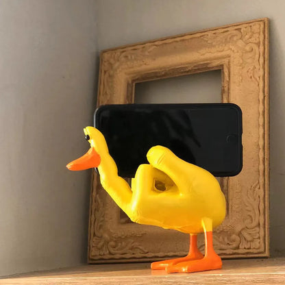 Handgefertigte Entenfigur mit erhobenem Mittelfinger