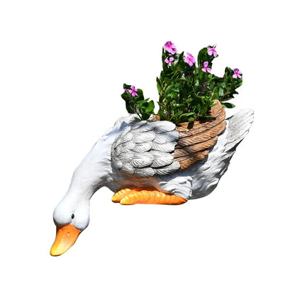 Schwanen-Serenität: Gartenkunstwerk