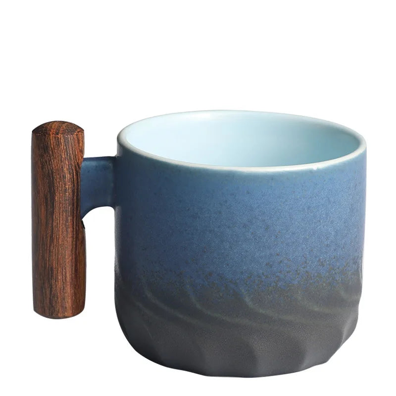 Vintage handgefertigte Kaffeetasse mit Holzgriff